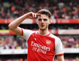 Read more about the article Declan Rice Dinilai Gelandang Paling Lengkap, Namun Masih Terhalang Bayang-Bayang Gerrard dan Lampard