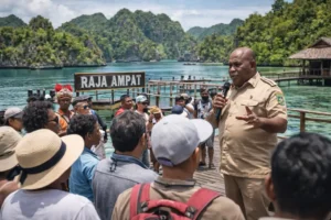 Read more about the article Gubernur Ingatkan Warga Jaga Kelestarian Raja Ampat dan Fasilitasnya