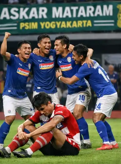 Read more about the article Madura United vs PSIM Yogyakarta: Kartu Merah MemBanjir Laga Permainan, Laskar Mataram Petik 3 Poin