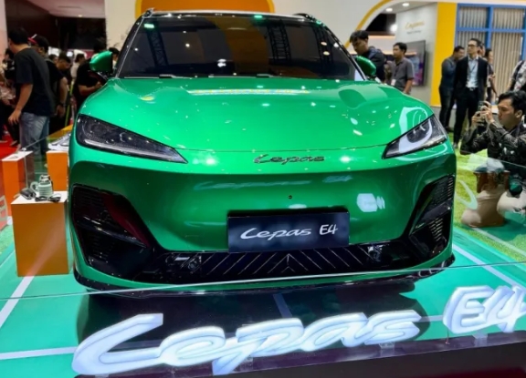 Read more about the article IIMS 2026: Resmi Perkenalkan Lepas E4, SUV Listrik Pertama Lepas di Dunia